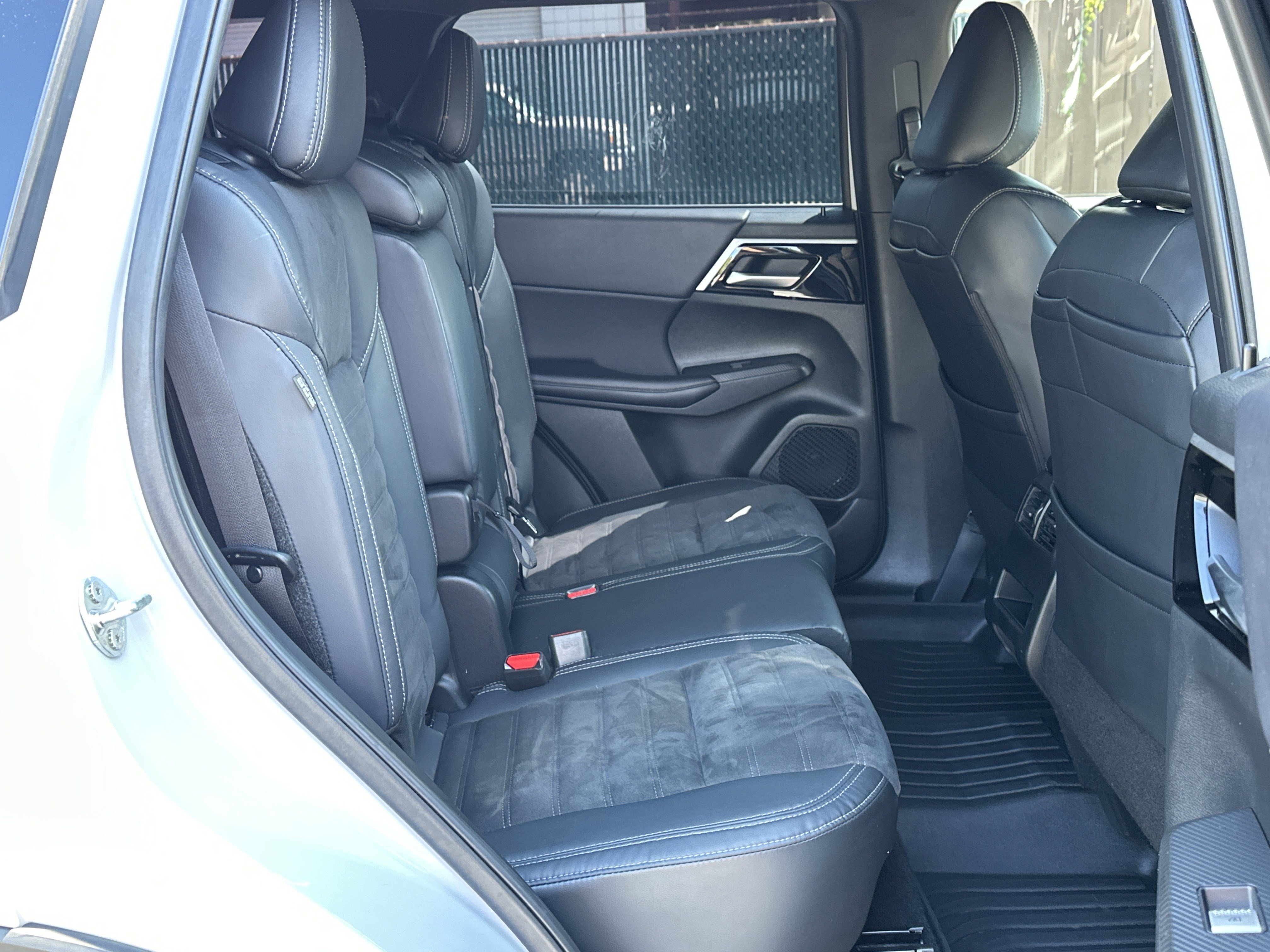 Used 2023 Mitsubishi Outlander SE FWD image 13