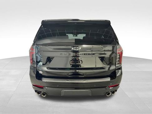 Used 2025 Chevrolet Suburban Z71 AWD/4WD image 6