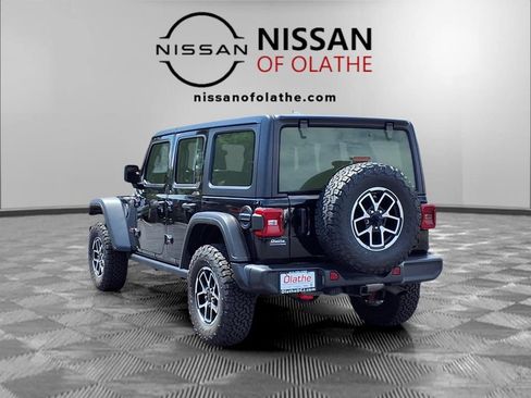 Used 2025 Jeep Wrangler Unlimited Rubicon AWD/4WD image 3