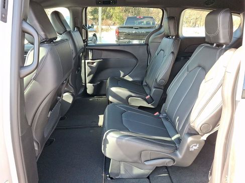 New 2026 Chrysler Pacifica Select AWD/4WD image 7