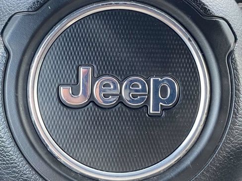 Used 2022 Jeep Wrangler Sport AWD/4WD image 30