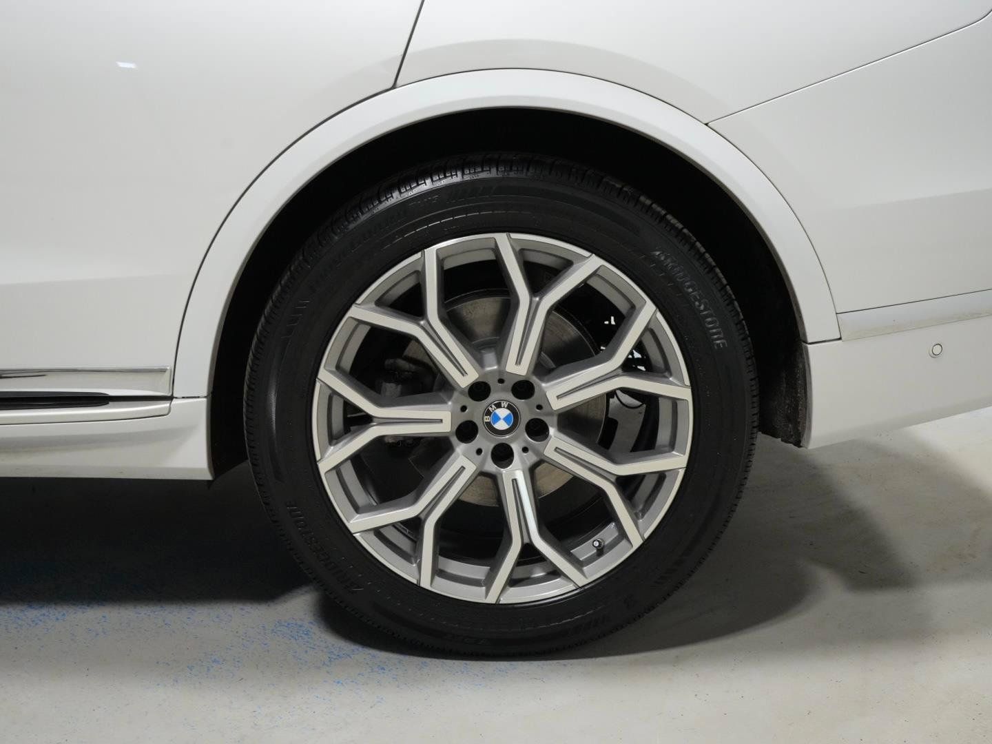 Used 2023 BMW X7 xDrive40i w/ Climate Comfort Package AWD/4WD image 39