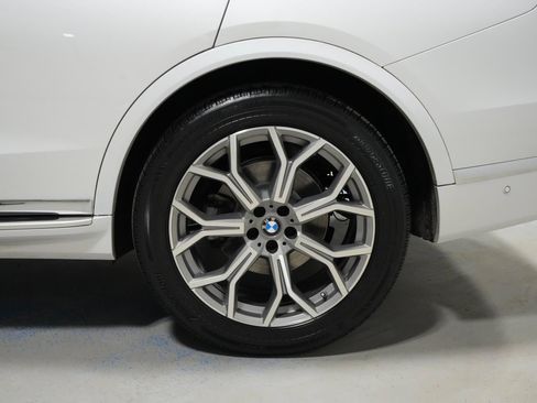 Used 2023 BMW X7 xDrive40i w/ Climate Comfort Package AWD/4WD image 39