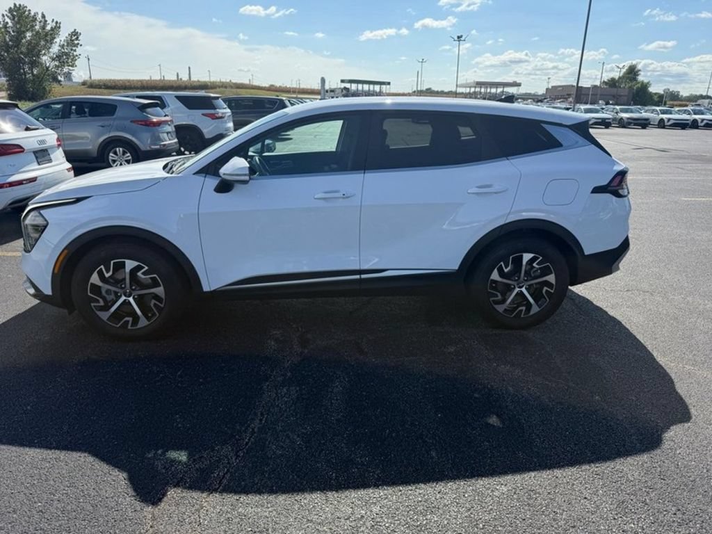 Used 2024 Kia Sportage EX FWD image 3