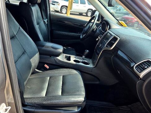 Used 2012 Jeep Grand Cherokee Laredo image 15