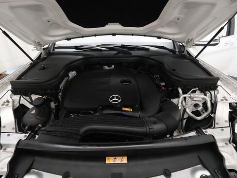 Used 2022 Mercedes-Benz GLC 300 4MATIC image 3