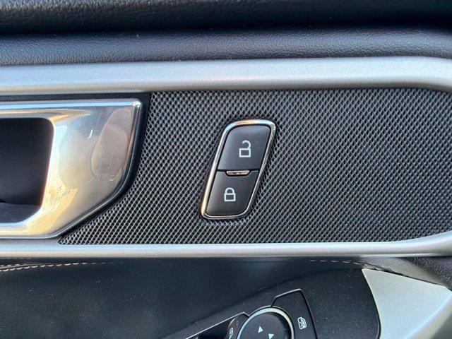 Used 2020 Ford Explorer XLT w/ Equipment Group 202A AWD/4WD image 27