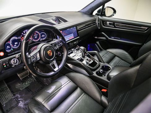 Certified 2020 Porsche Cayenne Turbo AWD/4WD image 3