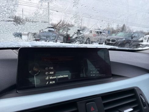 Used 2017 BMW 320i xDrive Sedan image 14