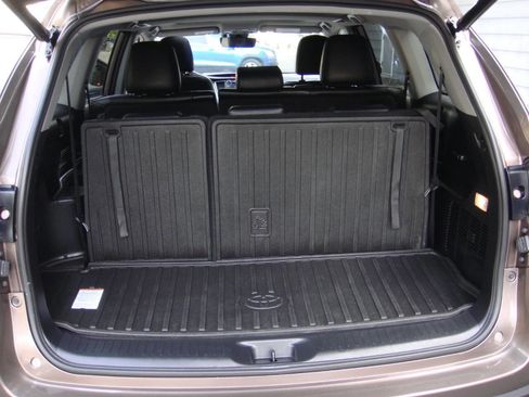Used 2019 Toyota Highlander XLE AWD/4WD image 20