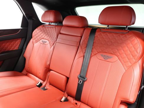 Used 2022 Bentley Bentayga AWD/4WD image 60