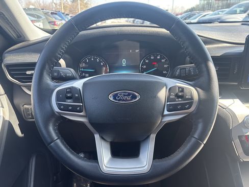 Used 2022 Ford Explorer XLT image 22