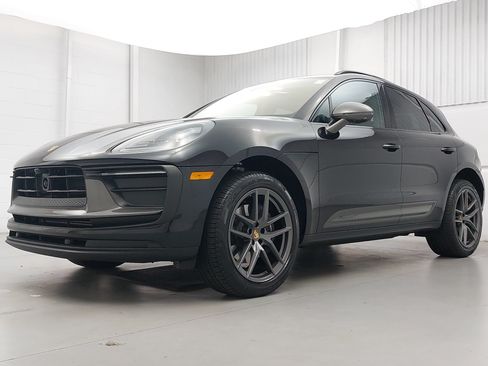 Certified 2026 Porsche Macan Turbo AWD/4WD image 1