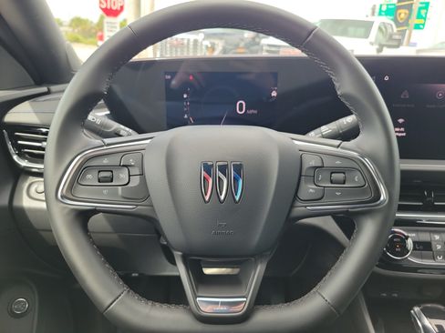 Used 2025 Buick Envista Sport Touring w/ Convenience II Package FWD image 18