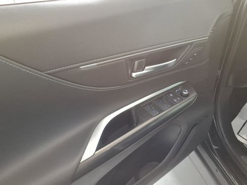 Used 2021 Toyota Venza XLE w/ Softex Package image 12