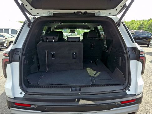 Used 2025 Chevrolet Traverse LT w/ Enhanced Driving Package FWD image 28