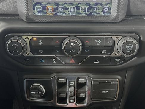 Used 2023 Jeep Wrangler Sahara image 34