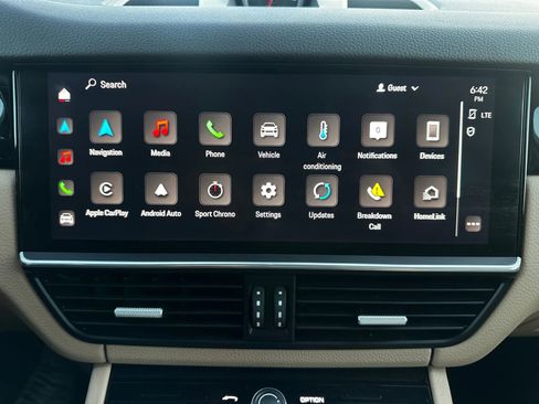 Used 2022 Porsche Cayenne Coupe image 42