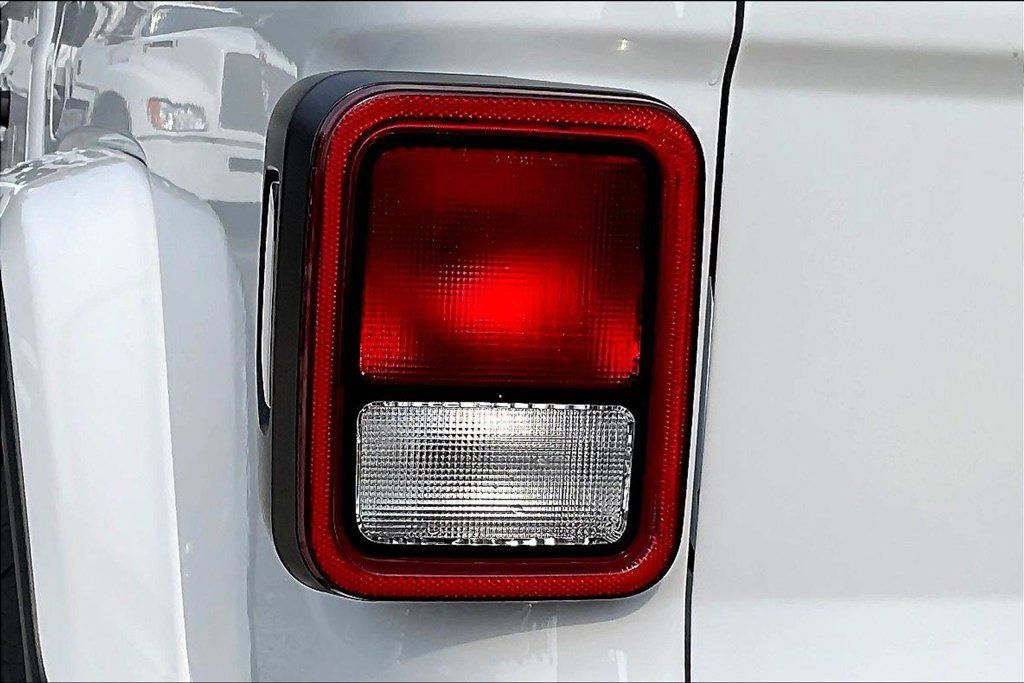 Used 2022 Jeep Gladiator Sport AWD/4WD image 24