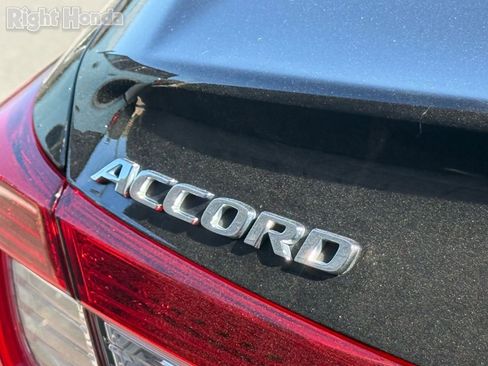 Used 2018 Honda Accord Touring image 14