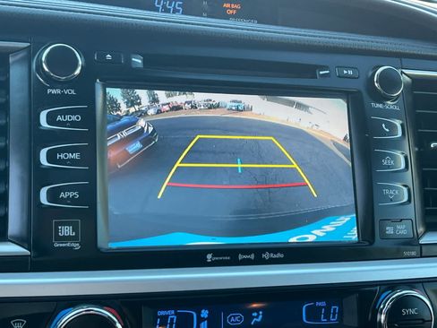 Used 2018 Toyota Highlander Limited image 21