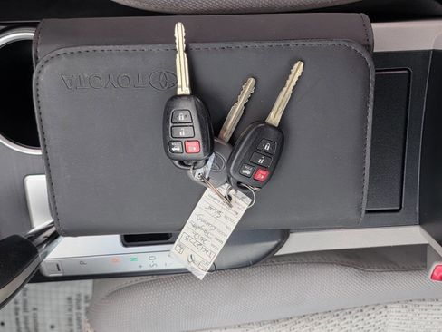 Used 2012 Toyota Camry LE FWD image 23