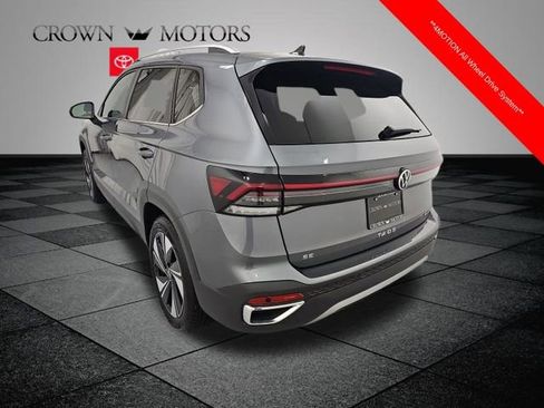Used 2025 Volkswagen Taos SE image 4
