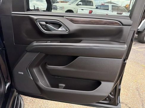 Used 2023 Chevrolet Suburban LT RWD image 17