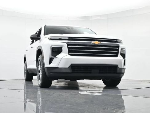 Used 2025 Chevrolet Traverse LT FWD image 40