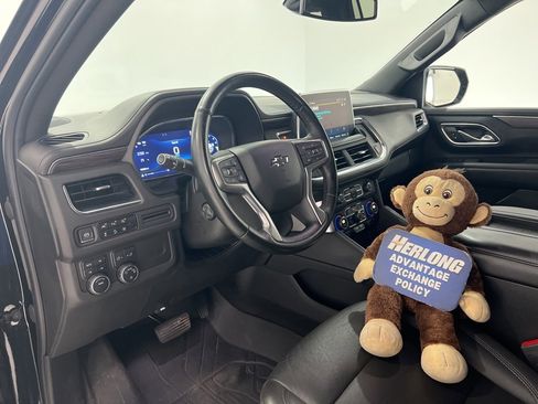 Used 2023 Chevrolet Suburban Z71 w/ Luxury Package image 9