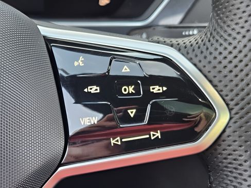 Certified 2022 Volkswagen Tiguan SE R-Line FWD image 24