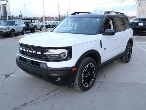 Used 2025 Ford Bronco Sport Outer Banks image 2