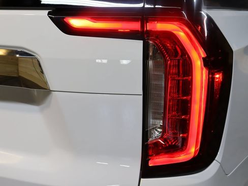 Used 2021 GMC Yukon XL SLT w/ SLT Premium Package RWD image 23
