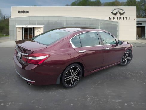Used 2017 Honda Accord Sport image 4