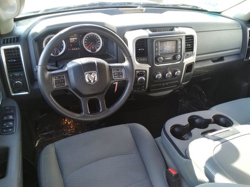 Used 2018 RAM 1500 Classic SLT image 10