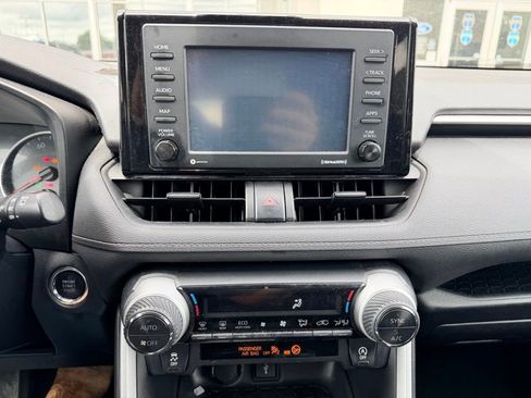 Used 2020 Toyota RAV4 XLE w/ Convenience Package FWD image 10