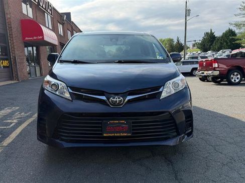 Used 2018 Toyota Sienna LE FWD image 2