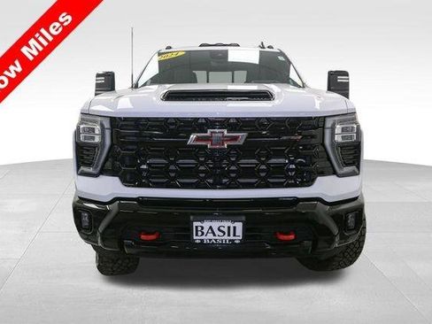 Used 2024 Chevrolet Silverado 2500 ZR2 w/ Technology Package image 3