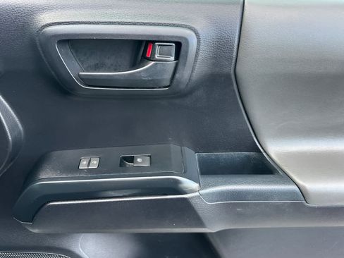 Used 2020 Toyota Tacoma SR image 17