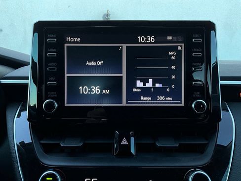 Used 2020 Toyota Corolla LE image 24