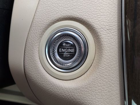 Used 2019 Mercedes-Benz C 300 Sedan image 30