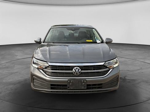 Used 2024 Volkswagen Jetta SE FWD image 3