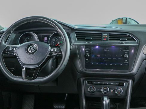 Used 2021 Volkswagen Tiguan SE w/ Panoramic Sunroof Package FWD image 17