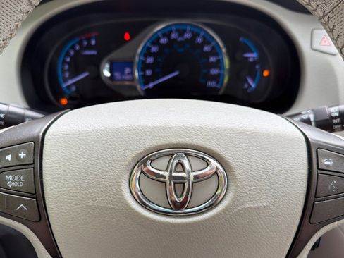 Used 2013 Toyota Sienna XLE AWD/4WD image 23