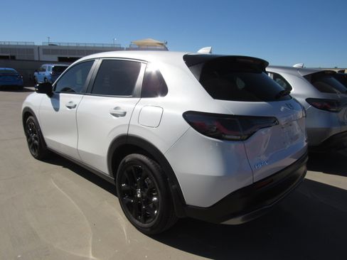 Used 2025 Honda HR-V Sport image 4