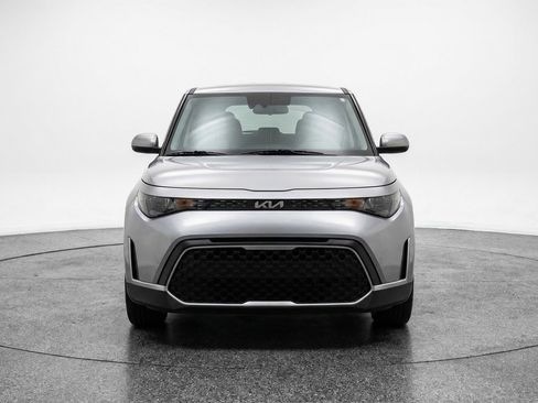 Used 2025 Kia Soul LX w/ LX Technology Package FWD image 2