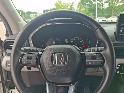 Used 2025 Honda Pilot EX-L image 19