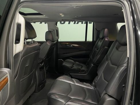 Used 2018 Cadillac Escalade ESV Luxury image 32