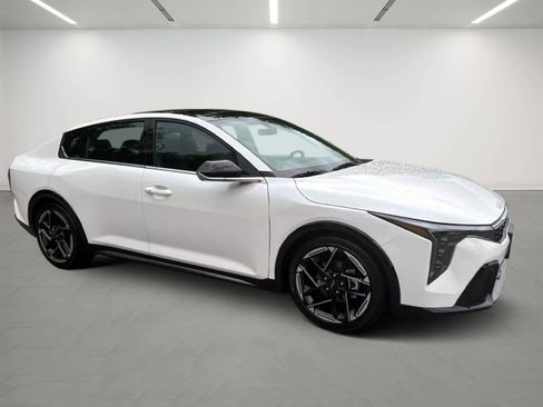 Used 2025 Kia K4 GT-Line w/ GT-Line Premium Package image 6