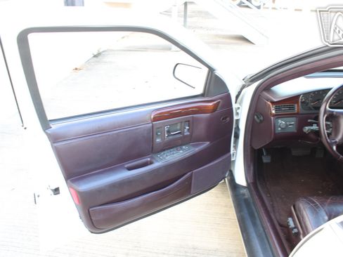 Used 1996 Cadillac Seville SLS FWD image 17